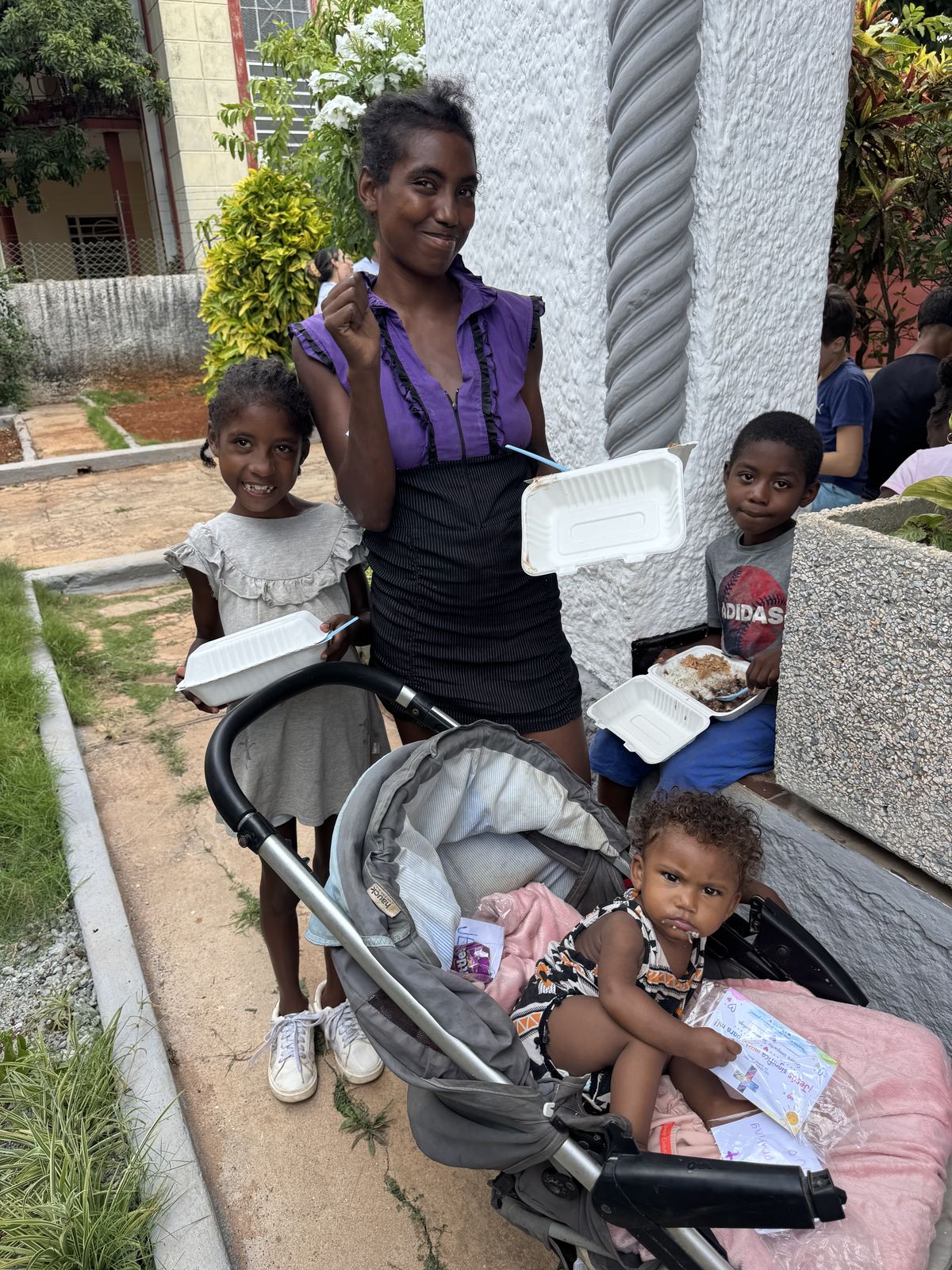 Feeding the Children — photo 18