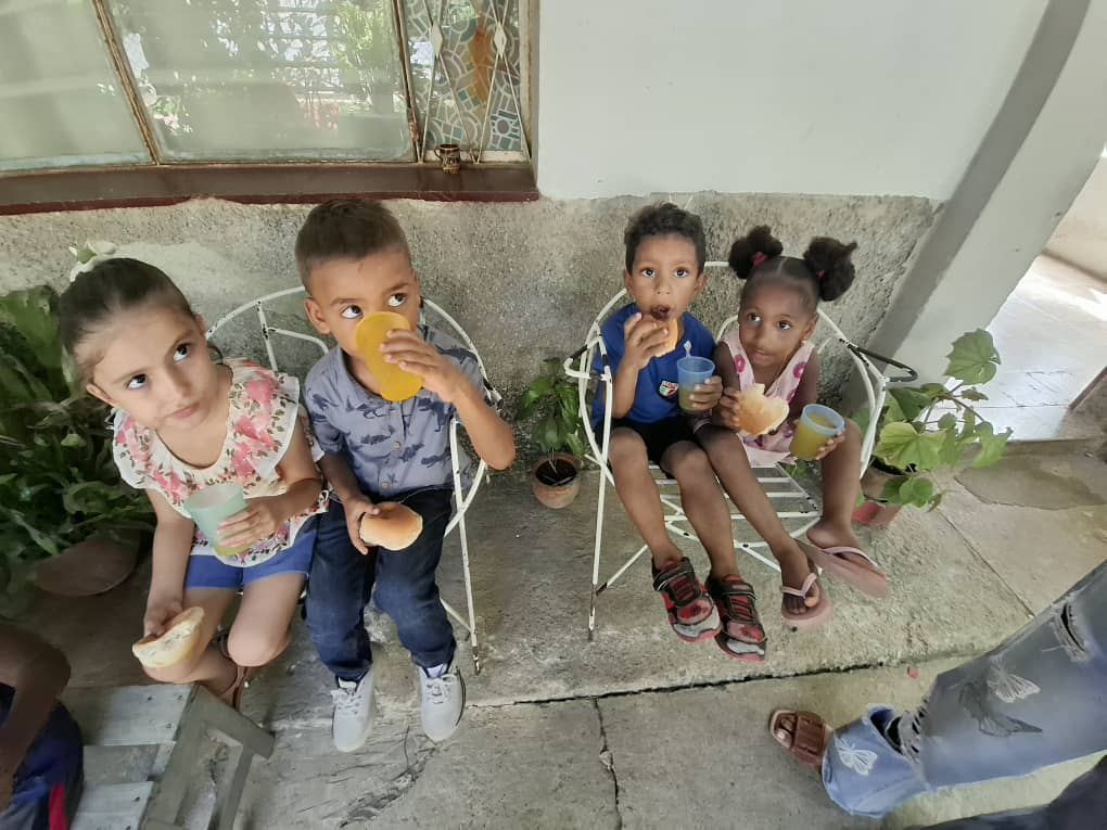 Feeding the Children — photo 22