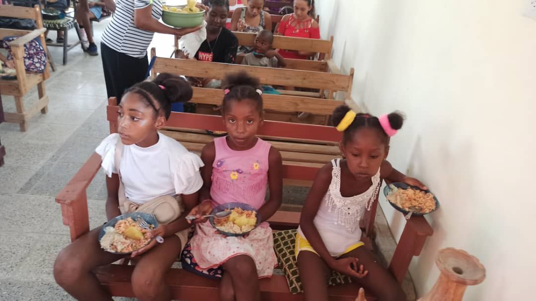 Feeding the Children — photo 24